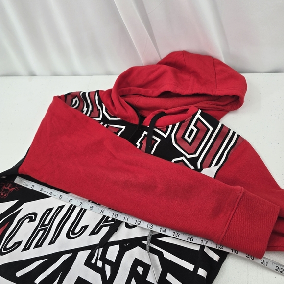 UNK NBA Retro Chicago Bulls 66 Long Sleeve Hooded Shirt Men's Size L Red Black. - Picture 9 of 9